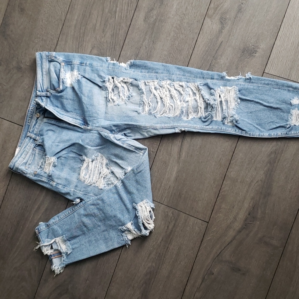 Distressed American Eagle mom jeans